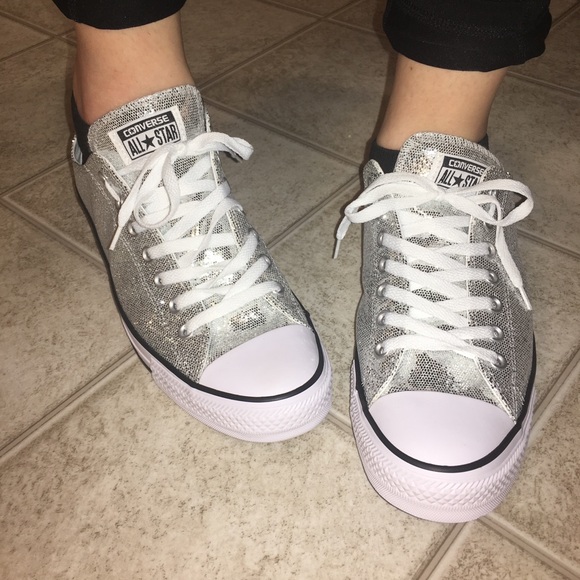 Converse Shoes - 🔥 1 Day Sale🔥Converse glitter women 12 men’s 10